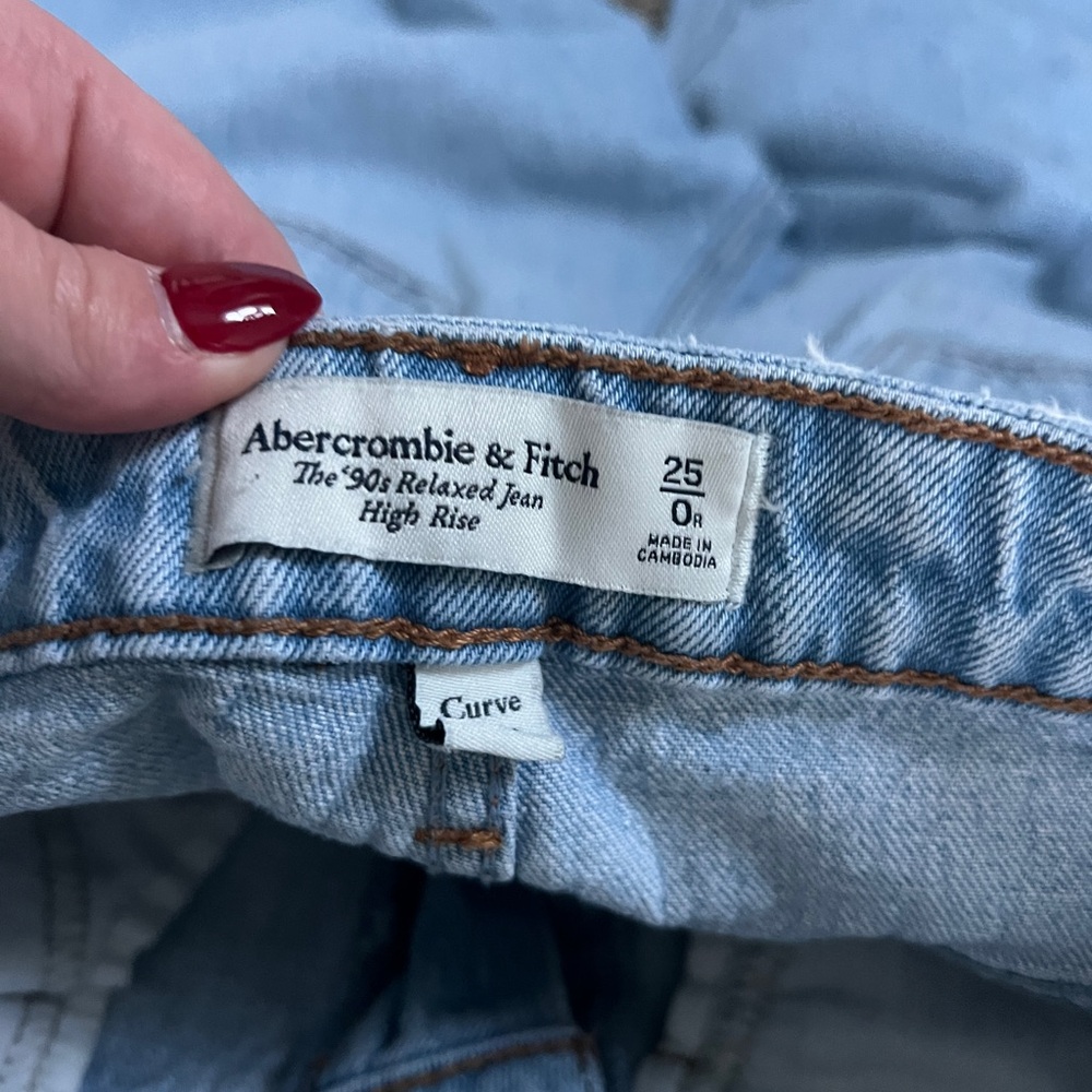 Abercrombie & Fitch Curve Love 90’s Relaxed Jeans - Picture 3 of 3